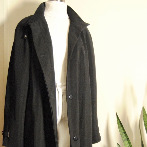 Black Cloak - Picture 4 of 6